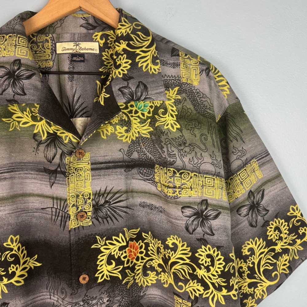 Tommy Bahama Men's L Silk Hawaiian Camp‎ Shirt Dragons Button Up Short Sleeve